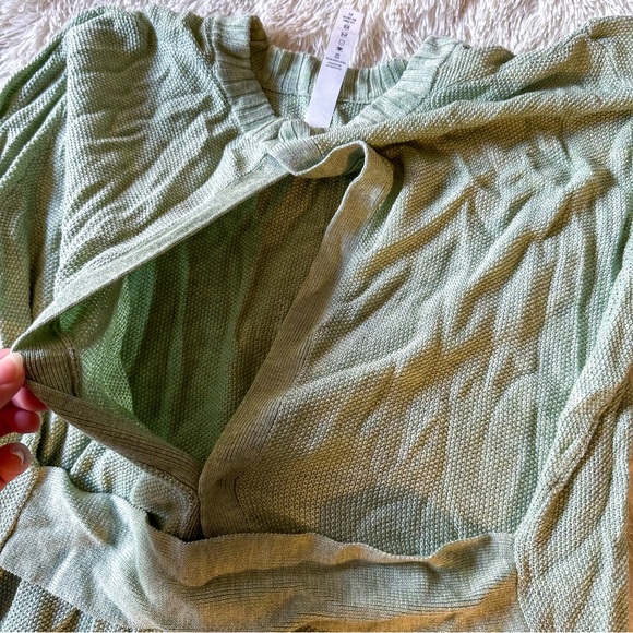 Lululemon long sleeve open back - Picture 6 of 6